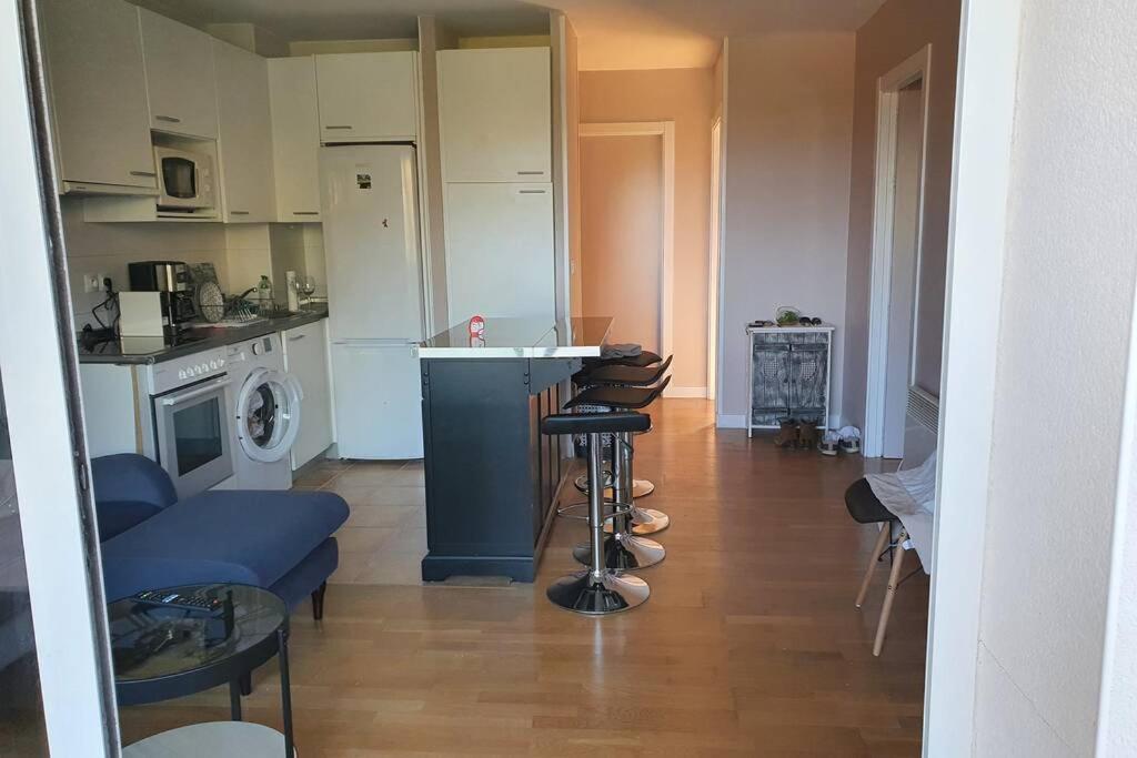 Apartment Hendaye: Joli T3, Piscine Et Parking Avec Vue Sur L'ocean Hendaye