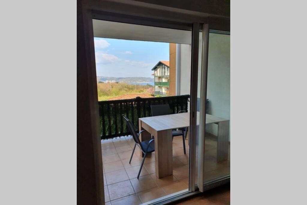 Apartment Hendaye: Joli T3, Piscine Et Parking Avec Vue Sur L'ocean *